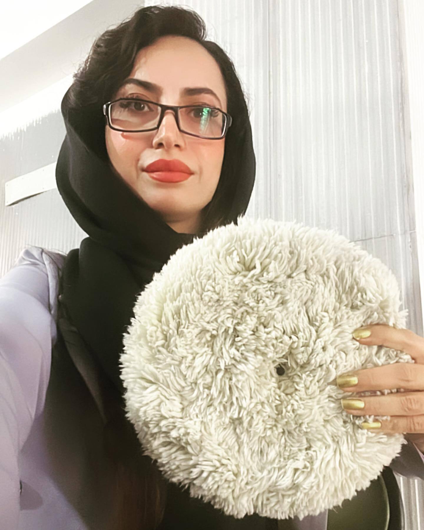 دیتیلینگ خودرو؛ این دختر جوانِ اهل قزوین همه را متعجب کرد دیتیلینگ خودرو؛ این دختر جوانِ اهل قزوین همه را متعجب کرد