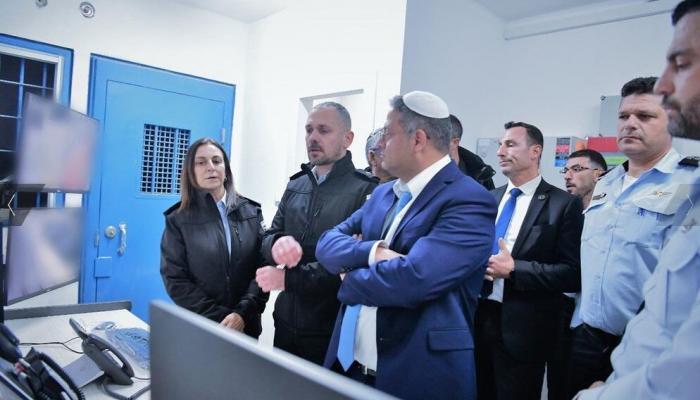 رسوایی بزرگ در اسرائیل؛ جزئیاتی جدید از رابطه جنسی زندان‌بانان زن با زندانیان!