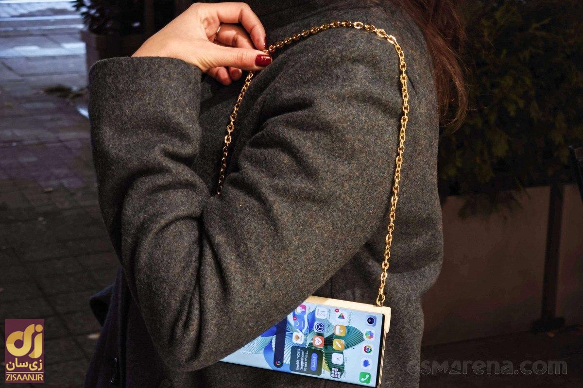 تولید گوشی با طرح کیف کوچک زنانه