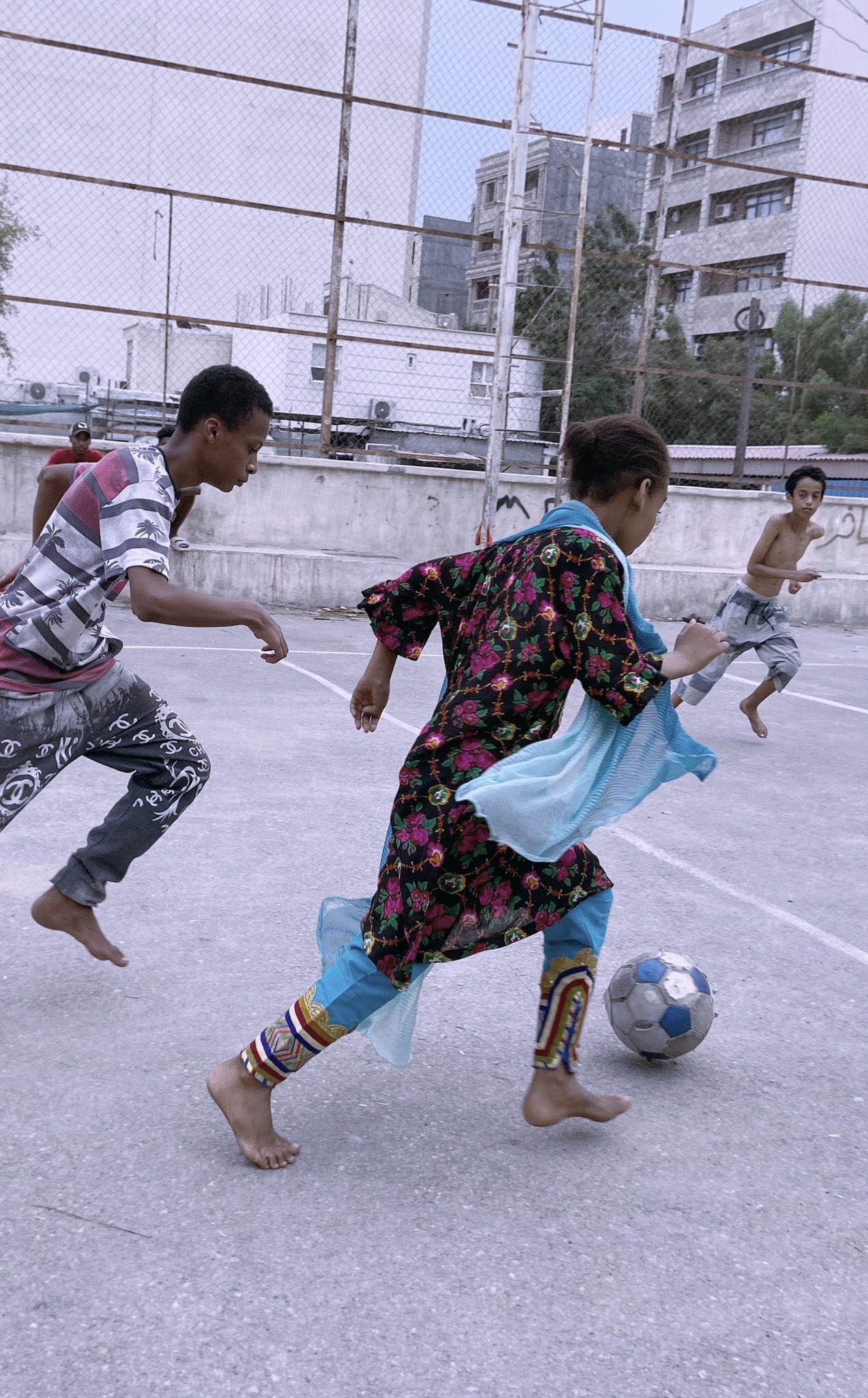 (تصاویر) مهارتهای خارقالعاده دختر فوتبالیست نوجوان جنوبی مهارتهای سایناز در فوتبال