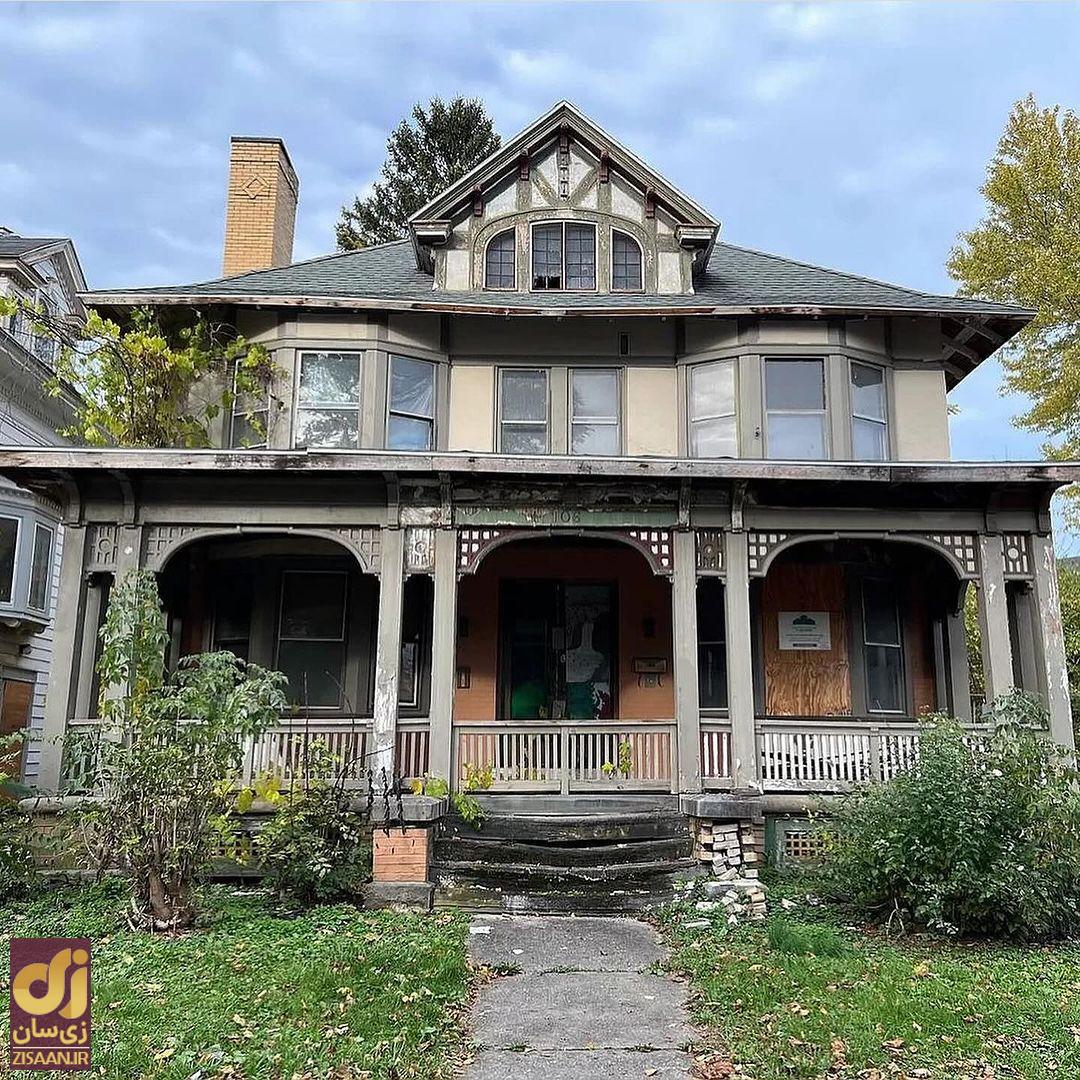 (تصاویر) خانه رویایی در نیویورک با قیمت باورنکردنی ۵۰ میلیون تومان؛ دو طبقه و ۵ اتاق خواب!