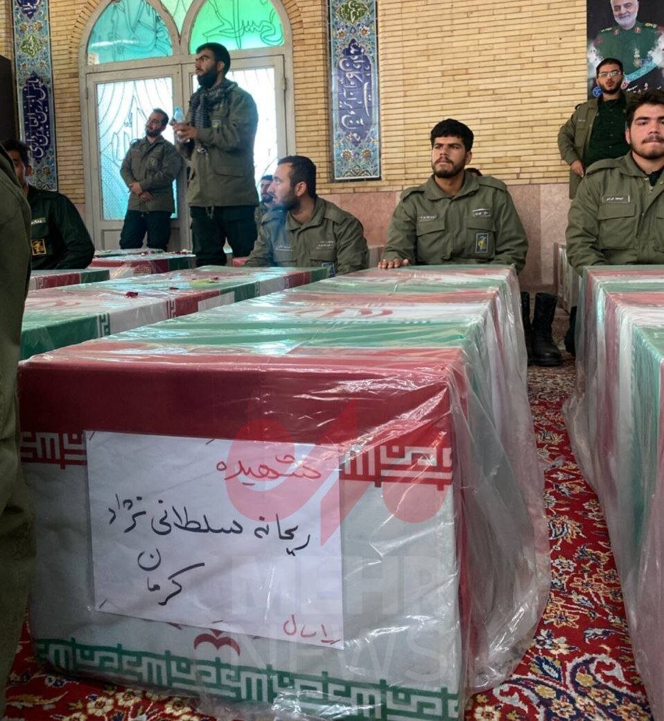 (تصاویر) تابوت دختر کاپشن صورتی با گوشواره قلبی!