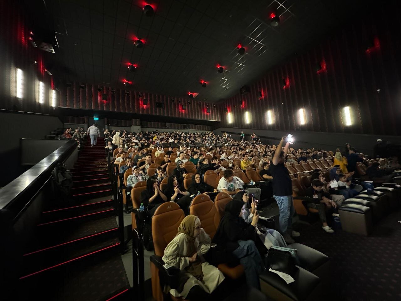 (تصاویر) رضا عطاران با «روشن» به عمان رفت فیلم «روشن» در عمان