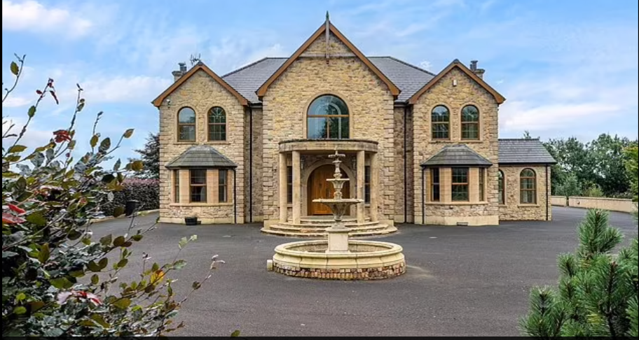 زشت‌ترین ورودی یک عمارت