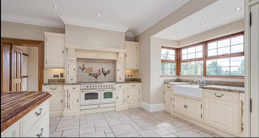 نمای داخلی عمارت