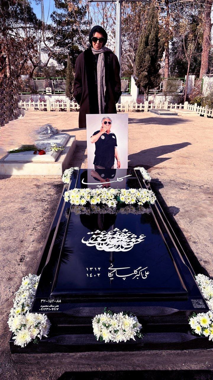 (عکس) سنگ مزار گلپا نصب شد! (عکس) سنگ مزار گلپا نصب شد!