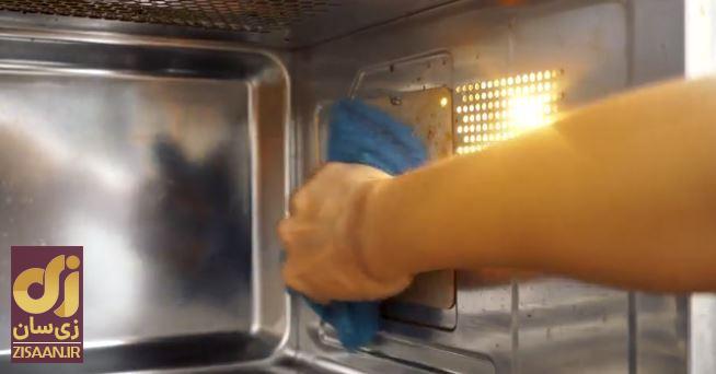 چطور مایکروویو را به طور طبیعی با لیمو تمیز کنیم؟