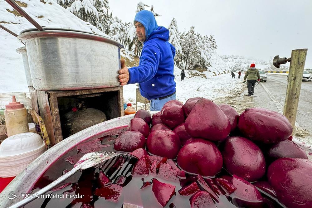 (عکس) بارش شدید برف در لواسان و شادی مردم بارش شدید برف در لواسان و شادی مردم