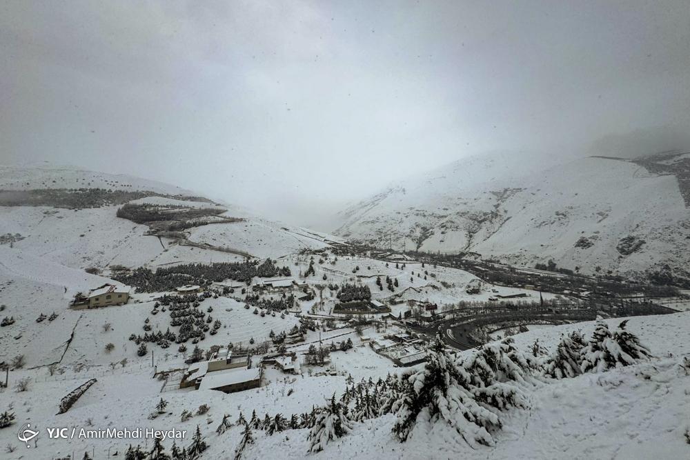 (عکس) بارش شدید برف در لواسان و شادی مردم بارش شدید برف در لواسان و شادی مردم