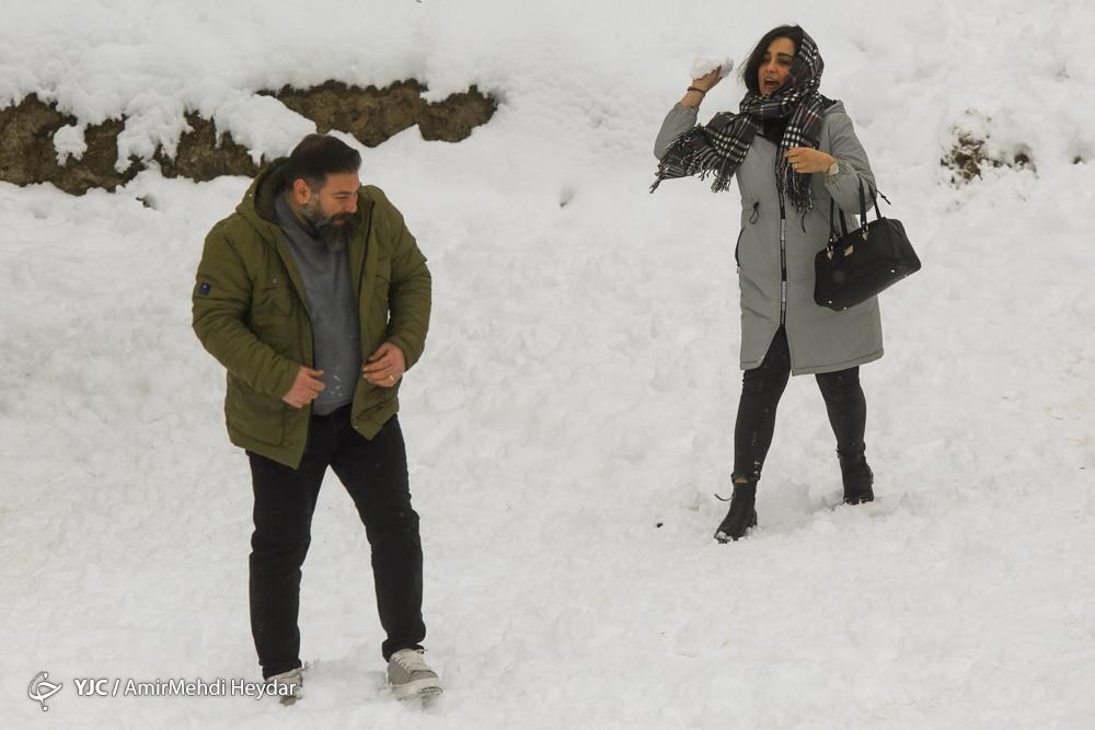 (عکس) بارش شدید برف در لواسان و شادی مردم بارش شدید برف در لواسان و شادی مردم