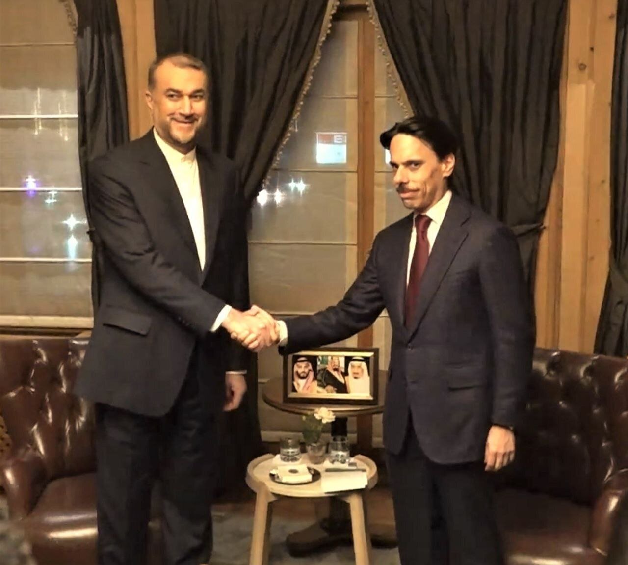 (عکس) فرحان با تیپ جدیدش به دیدار امیرعبداللهیان رفت (عکس) فرحان با تیپ جدیدش به دیدار امیرعبداللهیان رفت