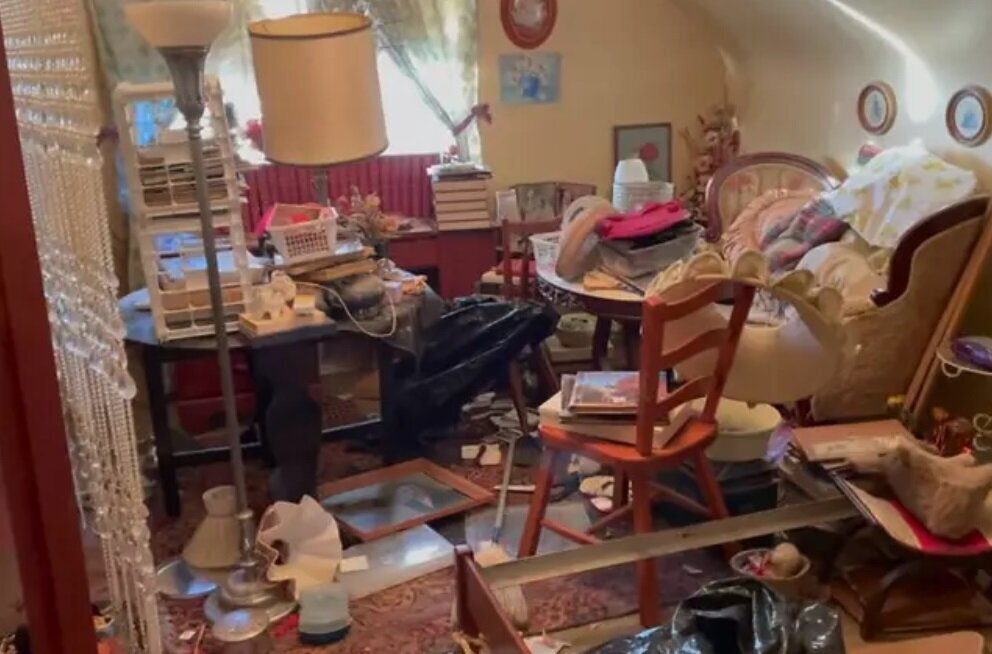 (عکس) ماجرای مردی که خانهای خرید و در آن گنج پیدا کرد (عکس) ماجرای مردی که خانهای خرید و در آن گنج پیدا کرد