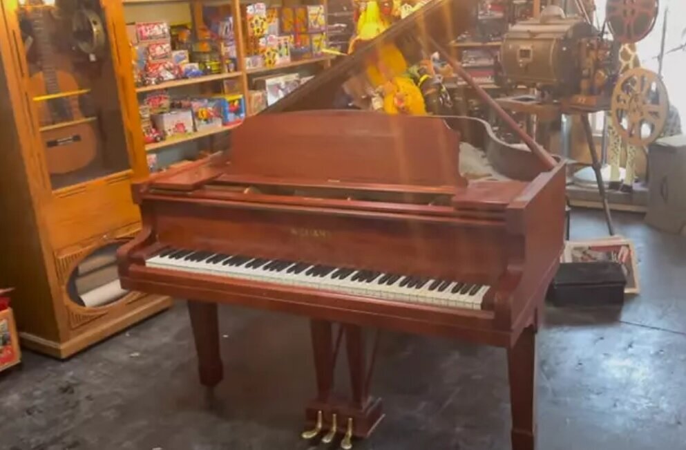 (عکس) ماجرای مردی که خانهای خرید و در آن گنج پیدا کرد (عکس) ماجرای مردی که خانهای خرید و در آن گنج پیدا کرد