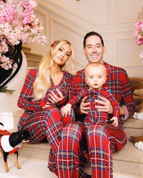 پاریس هیلتون با خانواده و سگش