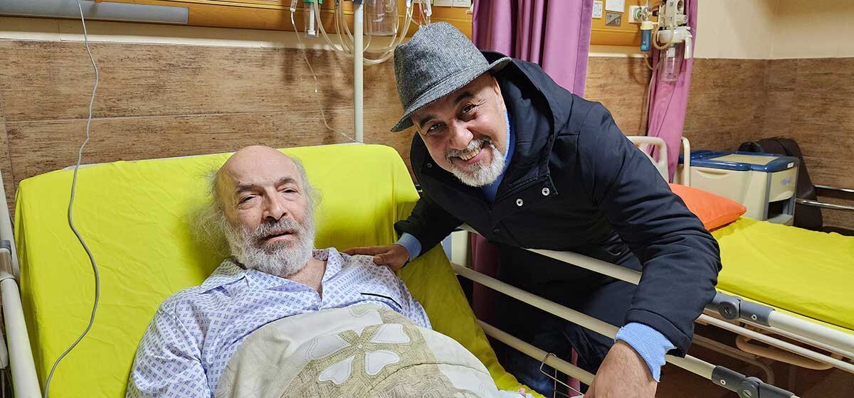 اولین تصاویر از کارگردان سرشناس روی تخت بیمارستان