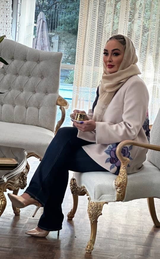 ژست جالب خانم بازیگر خبرساز شد ژست جالب خانم بازیگر خبرساز شد