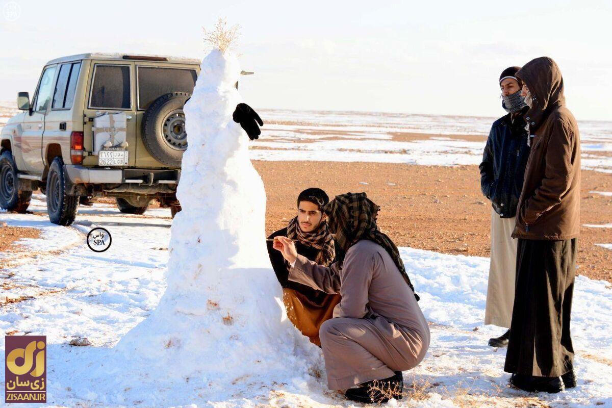 (ویدئو) اتفاق عجیب در عربستان؛ آغاز بارش سنگین برف!