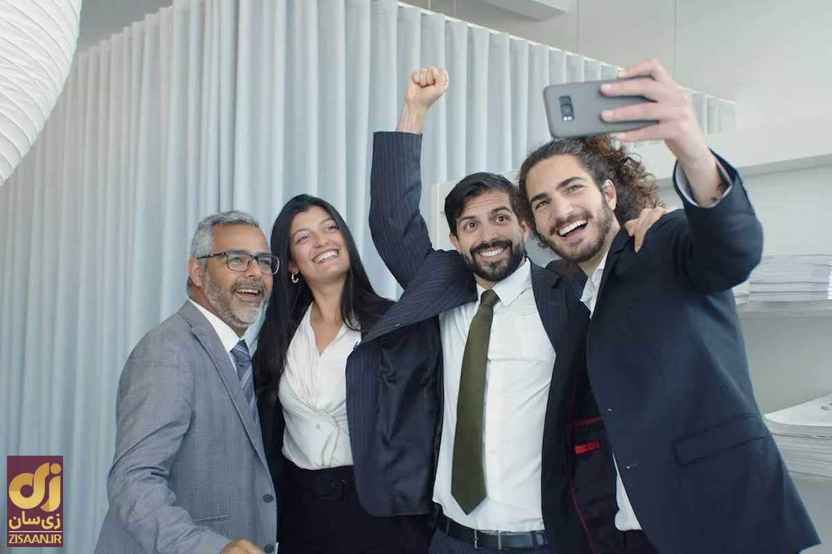 افراد غمگین به این ۸ شیوه ظریف غم‌شان را پنهان می‌کنند