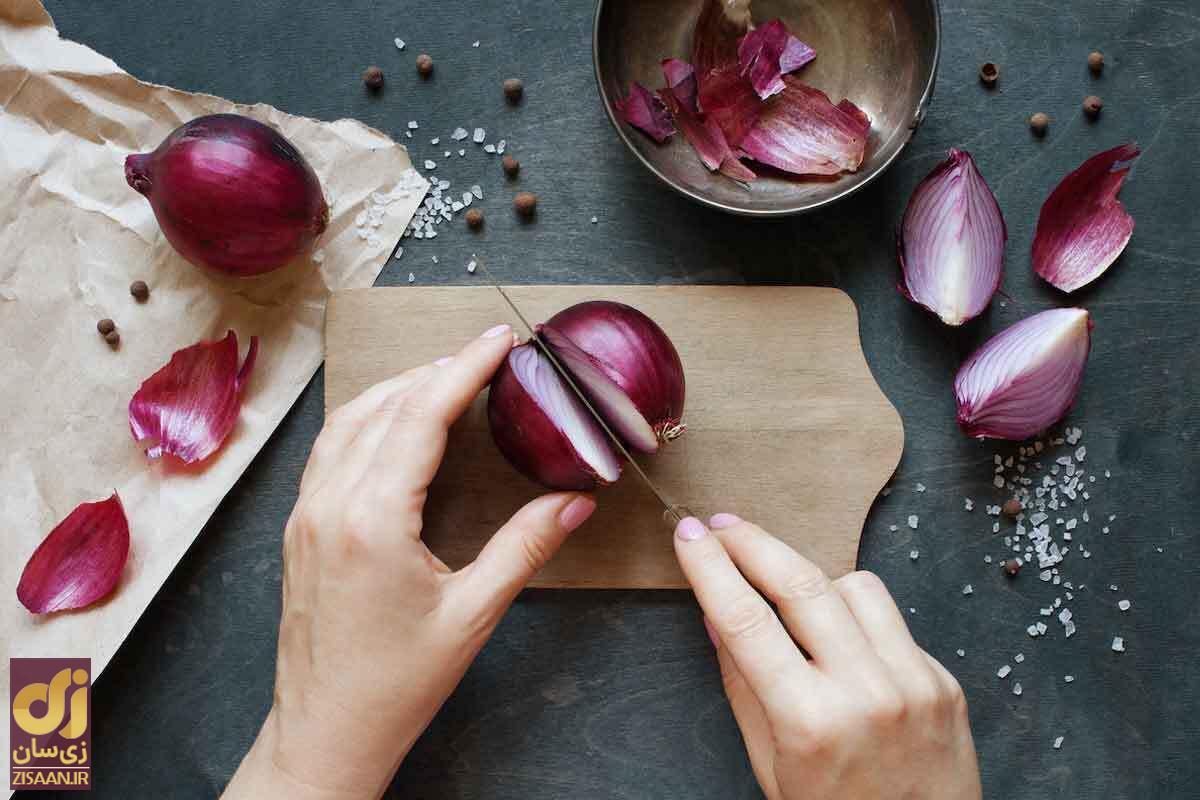 با این ۴ ترفند بی‌دغدغه پیاز رنده کنید!