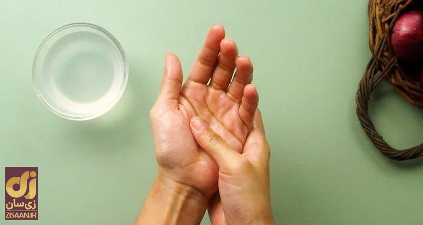چطور بوی پیاز را از دست‌های‌مان ببریم؟