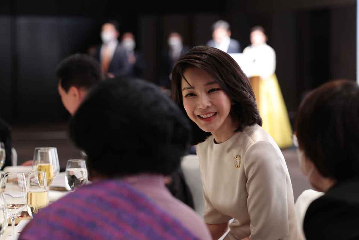 بلوا در جنوب؛ کیف گرانقیمت بانوی اول جنجال به پا کرد! بلوا در جنوب؛ کیف گرانقیمت بانوی اول جنجال به پا کرد!