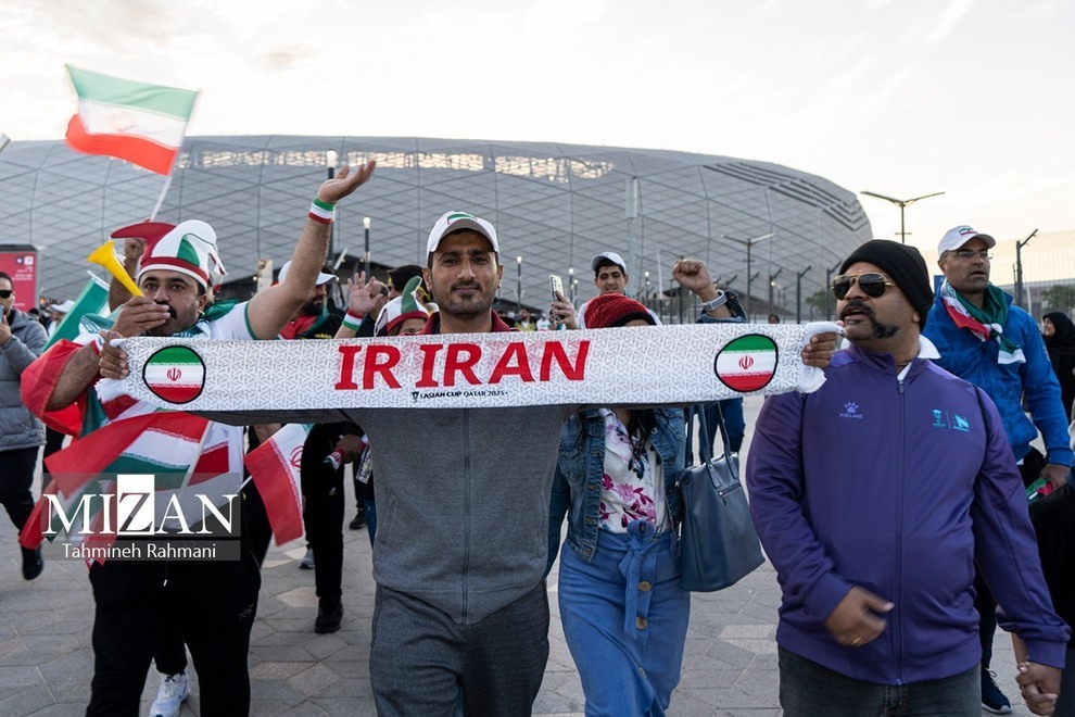 (تصاویر) اشک‌ها و لبخند‌های تماشاگران ایرانی در بازی برابر ژاپن