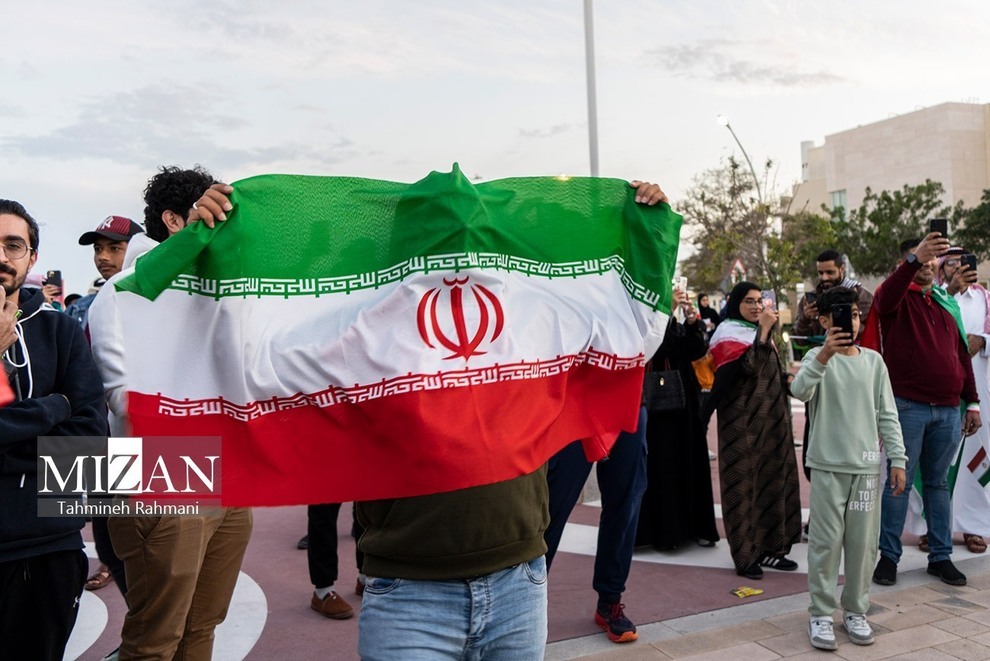 (تصاویر) اشک‌ها و لبخند‌های تماشاگران ایرانی در بازی برابر ژاپن