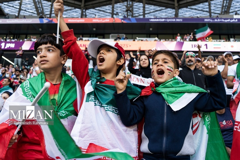 (تصاویر) اشک‌ها و لبخند‌های تماشاگران ایرانی در بازی برابر ژاپن
