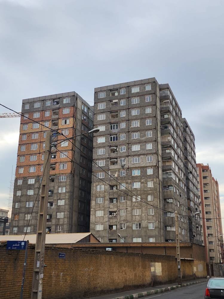 تهرانی‌ها مراقب باشند؛ احتمال ریزش ساختمان معروف