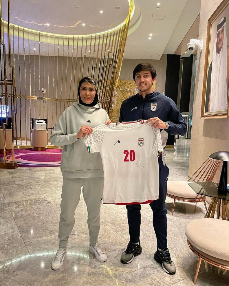 (عکس‌) هدیه ویژه سردار آزمون به الهه منصوریان