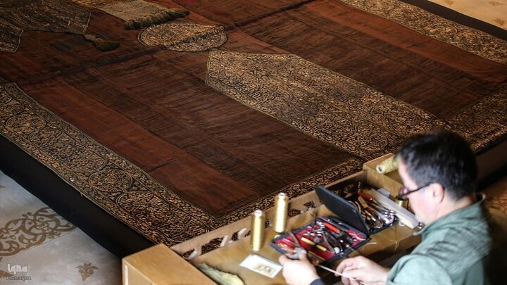 تصاویری دیدنی از پرده ۵۰۰ ساله کعبه در ترکیه