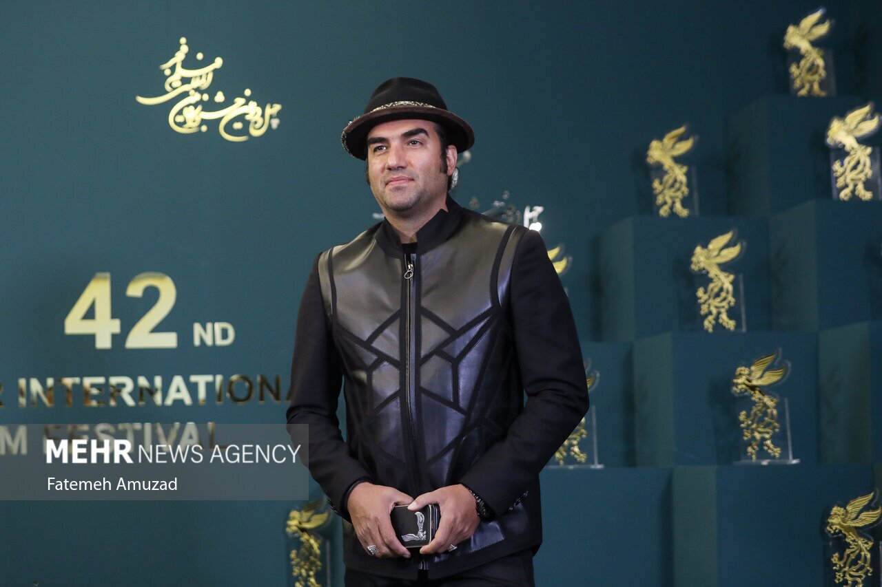 رضا یزدانی با کلاه عجیب