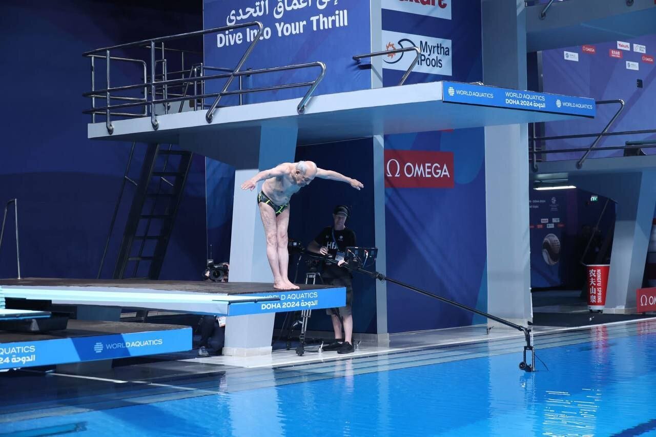 (تصاویر) تقی عسگری اسطوره ایرانی در ۱۰۰ سالگی شیرجه زد!