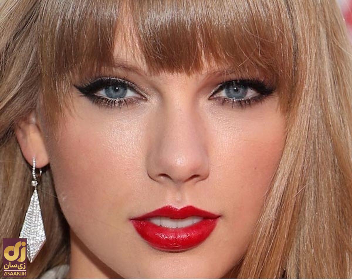 تیلور سوئیفت با رژ لب قرمز