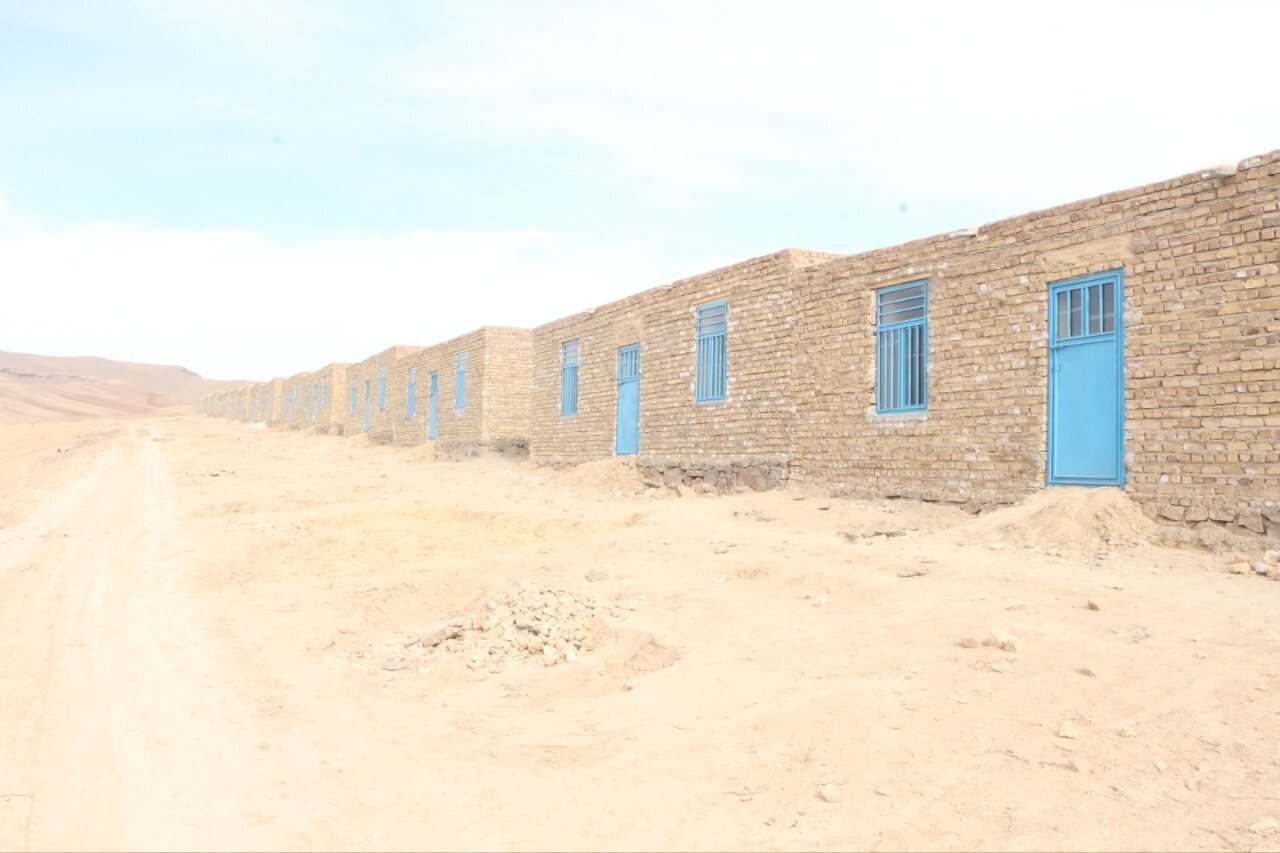 (تصاویر) خانه‌های عجیب طالبان برای اسکان زلزله‌زدگان!