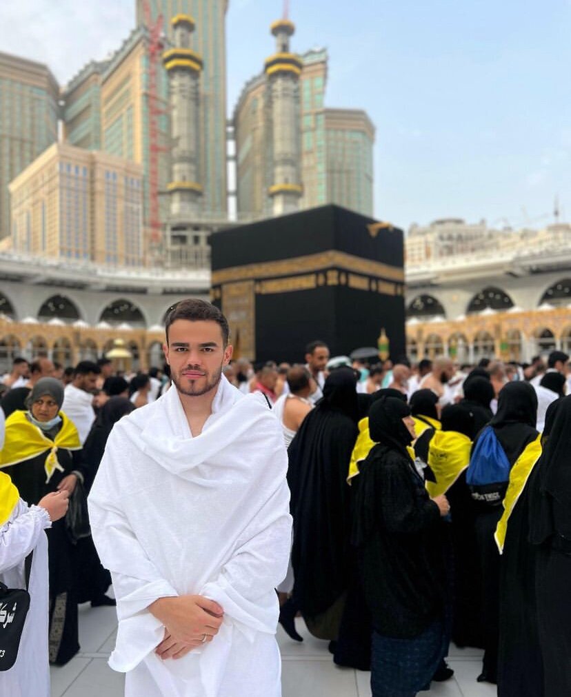 (عکس) تصویر ستاره نقل و انتقالات پرسپولیس در مراسم حج اورونوف در حج