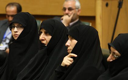 (عکس) تصویر عروس خانواده محمود احمدی‌نژاد که پربازدید شد!