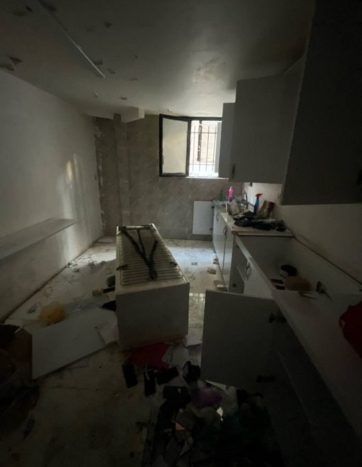 (تصاویر) دفتر شرکت کوروش کمپانی شبانه تخلیه شد/ سرانجام فروشنده‌ی جنجالی آیفون ۱۳