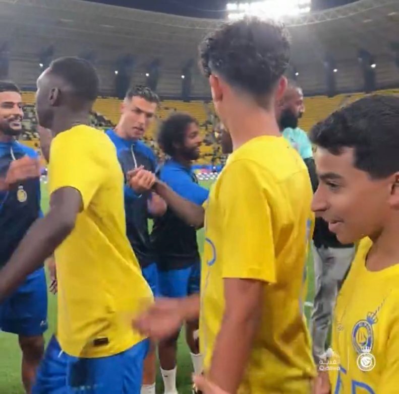 (عکس) حرکت عجیب رونالدو جونیور با پدرش!