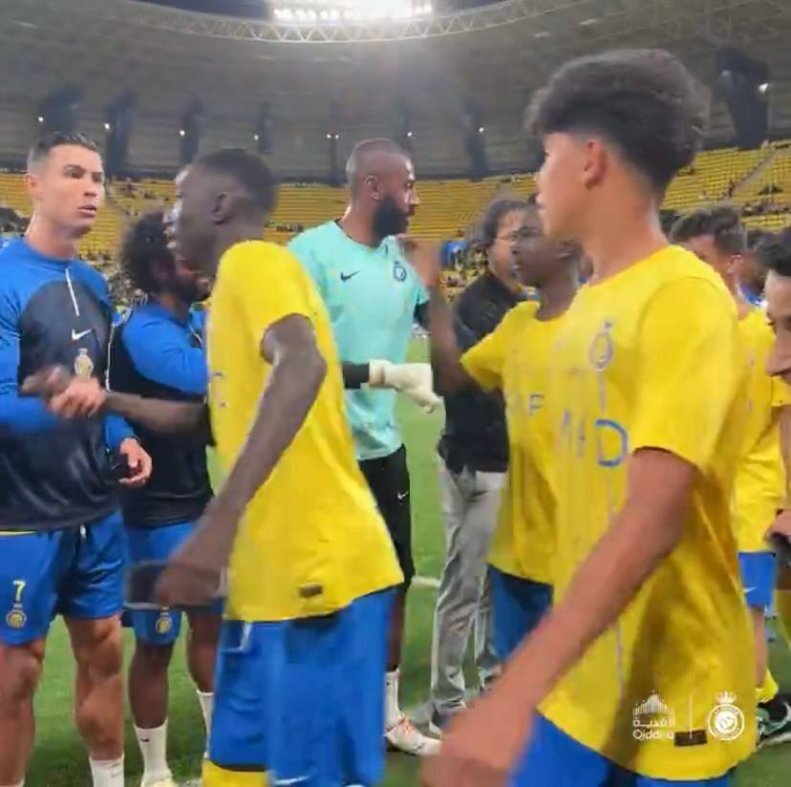 (عکس) حرکت عجیب رونالدو جونیور با پدرش!