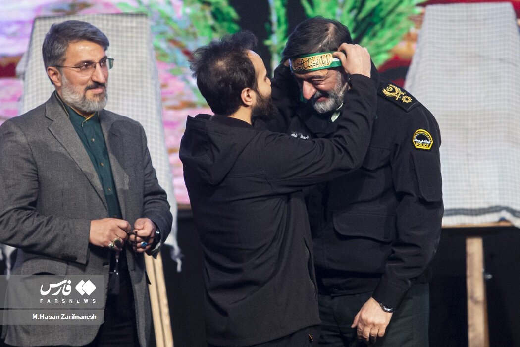 (تصاویر) پسر حاج قاسم برای سردار رادان سربند بست!