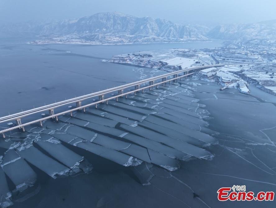 طولانی‌ترین رودخانه جهان یخ زد/ عکس