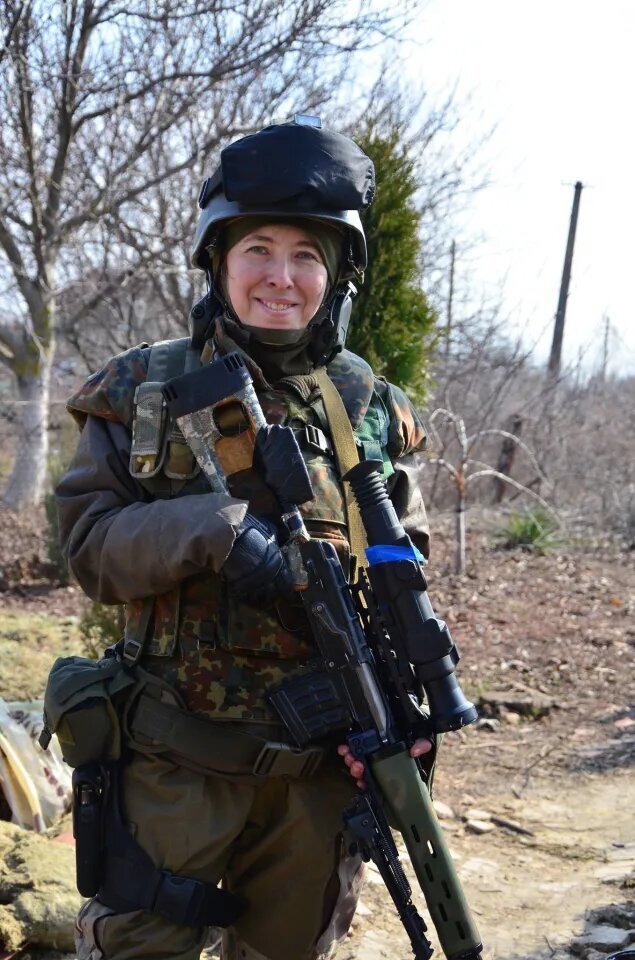 (عکس) این زن تکتیرانداز میخواهد پوتین را بکشد! (عکس) این زن تکتیرانداز میخواهد پوتین را بکشد!