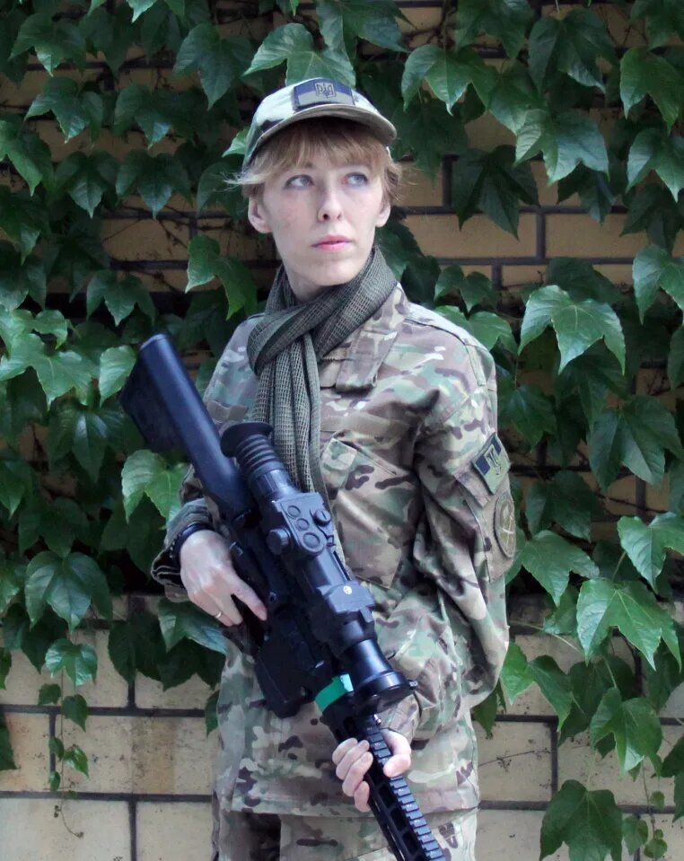 (عکس) این زن تکتیرانداز میخواهد پوتین را بکشد! (عکس) این زن تکتیرانداز میخواهد پوتین را بکشد!