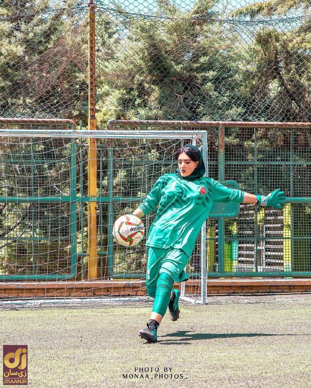 (تصاویر) بیوگرافی کاملیا فلاح؛ دروازهبان پرسپولیس و زیباترین دختر فوتبالیست ایران (تصاویر) بیوگرافی کاملیا فلاح؛ دروازهبان پرسپولیس و زیباترین دختر فوتبالیست ایران