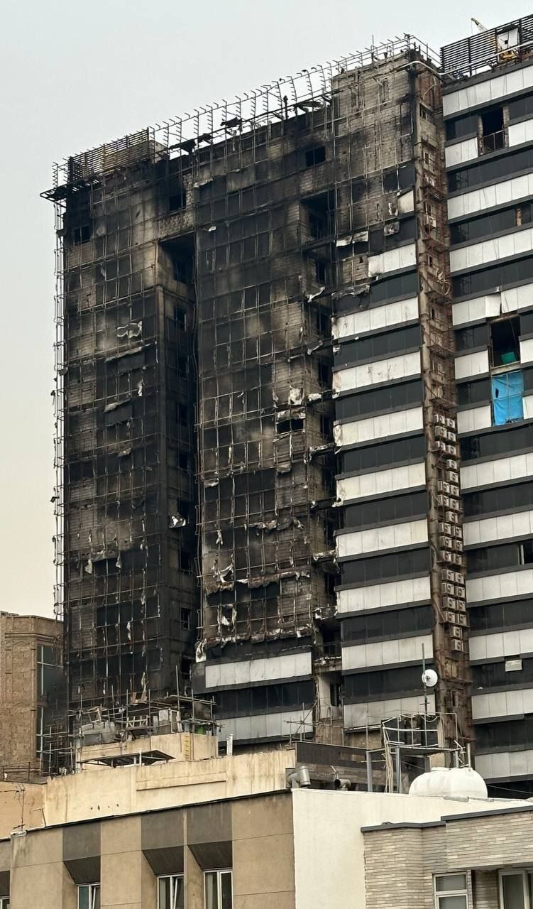 (عکس) وضعیت عجیب بیمارستان گاندی؛ یک روز پس از آتشسوزی (عکس) وضعیت عجیب بیمارستان گاندی؛ یک روز پس از آتشسوزی