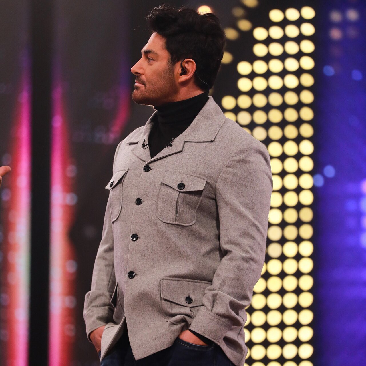 (عکس) استایل جدید رضا گلزار با یک کت عجیب و غریب!