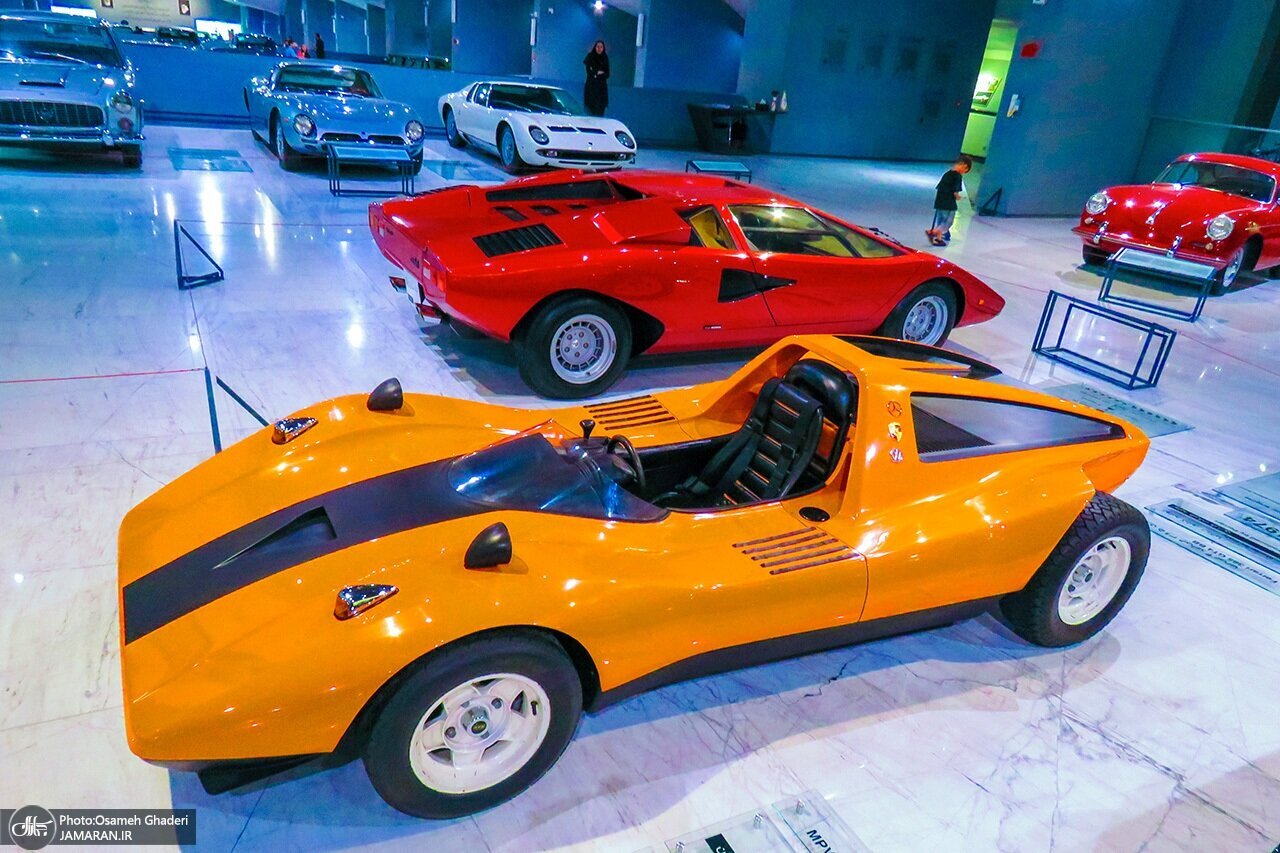 خودرویی با ۶ کیلو روکش طلا در تهران