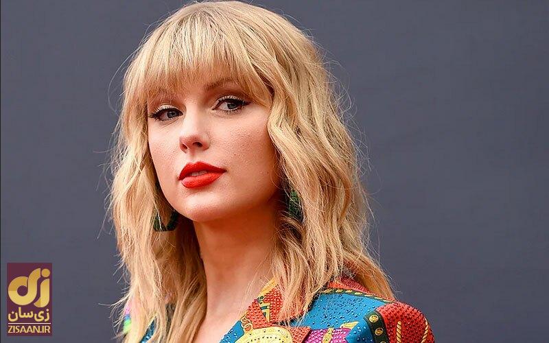 تیلور سوئیفت با لباس رنگی