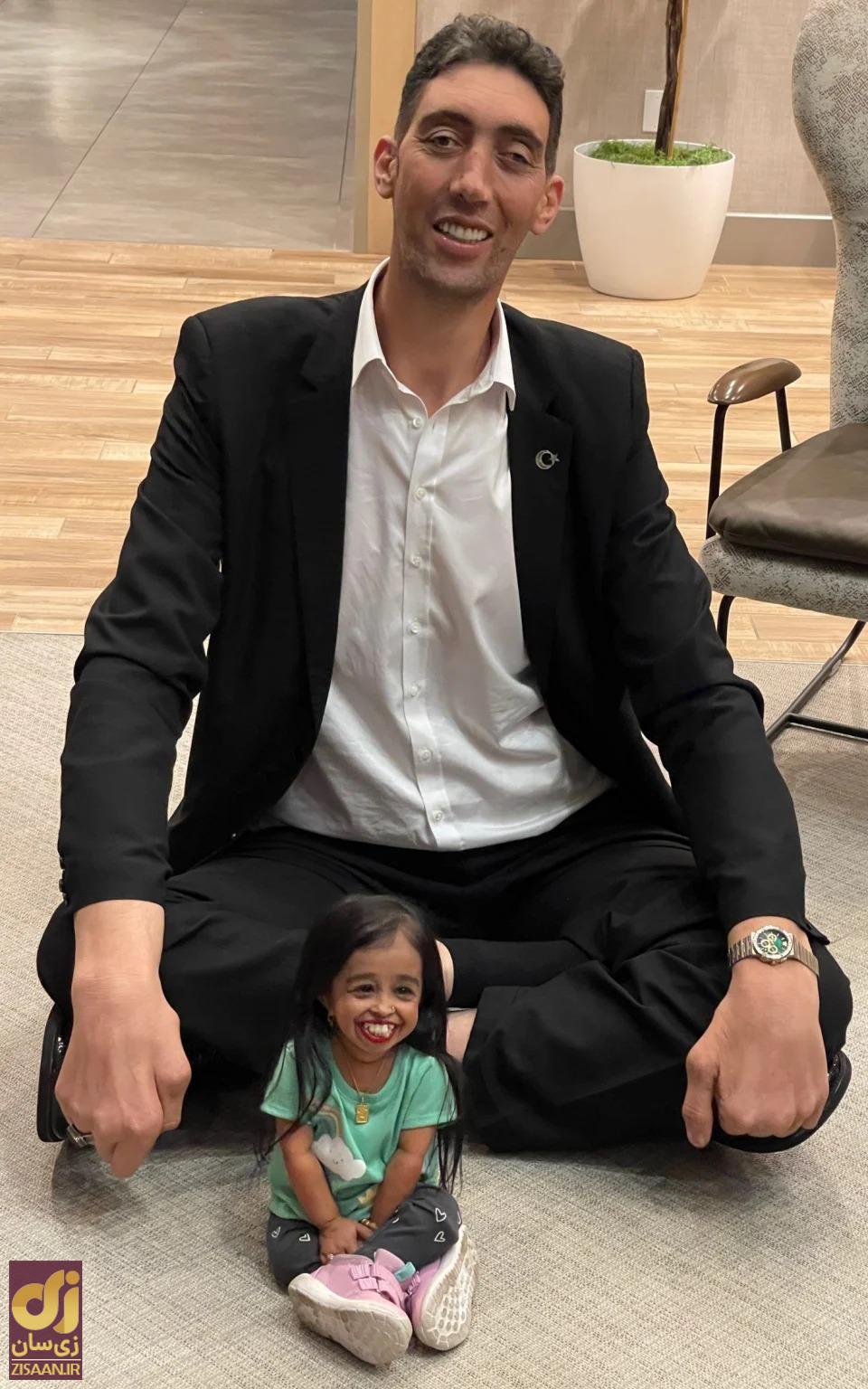 بلندقدترین مرد جهان و کوتاهترین زن دنیا دوباره همدیگر را ملاقات کردند؛ اینبار در کالیفرنیا بلندقدترین مرد جهان و کوتاهترین زن دنیا دوباره همدیگر را ملاقات کردند